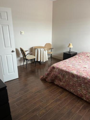 Un pat sau paturi într-o cameră la Hôtel Motel la MInganie