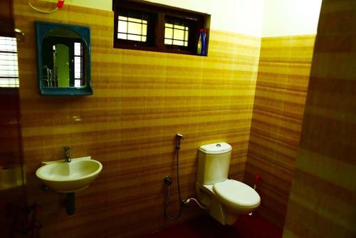 a bathroom with a toilet and a sink at Shibi's Tea Garden Heritage in Vayittiri
