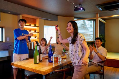 Begudes a 古今 天下茶屋 with a private parking lot and a half open-air bath and direct to KIX