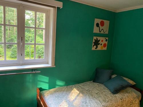 Una cama o camas en una habitación de Les Barolins