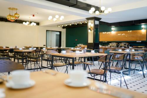 Um restaurante ou outro lugar para comer em Suatis Resort Kazbegi