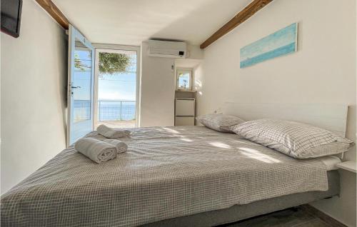מיטה או מיטות בחדר ב-Beautiful Apartment In Moscenice With Wifi