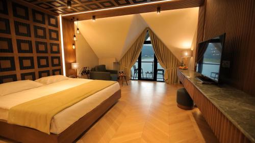A bed or beds in a room at Abant Kosk Oteli