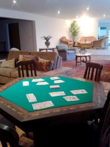 a living room with a table with cards on it at Pousada Matitaterê in Teresópolis
