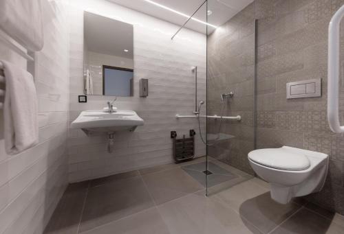 Koupelna v ubytování Hotel OTP Balatonszemes