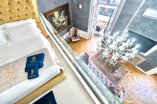 an overhead view of a bedroom with a bed and a mirror at Jacuzzi Basilica view in Budapest