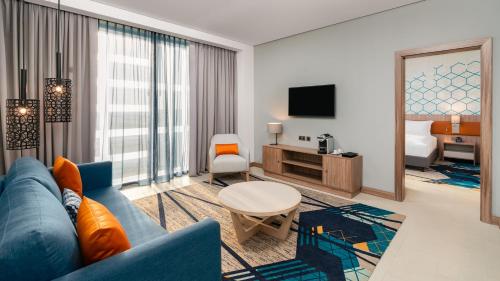 Телевизор и/или развлекательный центр в Holiday Inn & Suites Al Jubail by IHG