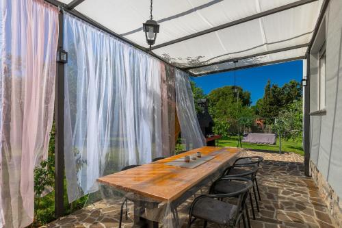 an outdoor patio with a wooden table and chairs at Chill out in Marčana