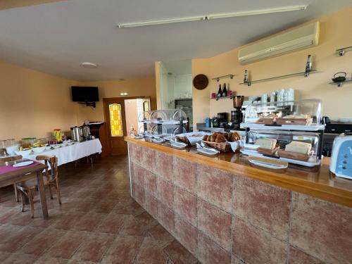 Makanan di atau berdekatan hotel