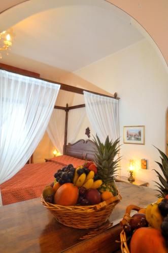 a basket of fruit on a table in a bedroom at Villa Albertina in Venice-Lido