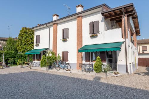 a building with bikes parked outside of it at Casacobelli in Monzambano