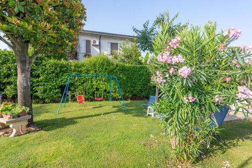a yard with a swing set in the grass at Casacobelli in Monzambano