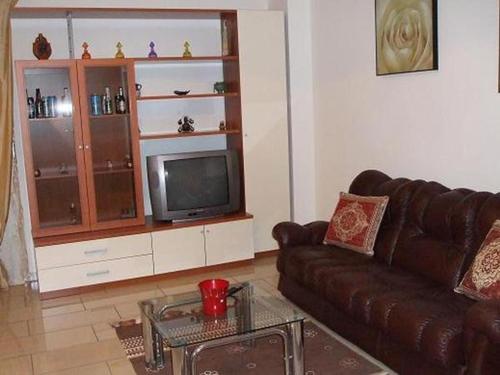 a living room with a couch and a tv at Bed and Breakfast Oasi in Reggio Calabria