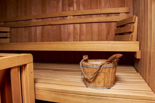 a wooden bucket sitting on thevisor of a sauna at Gasthof Hotel Post in Sautens