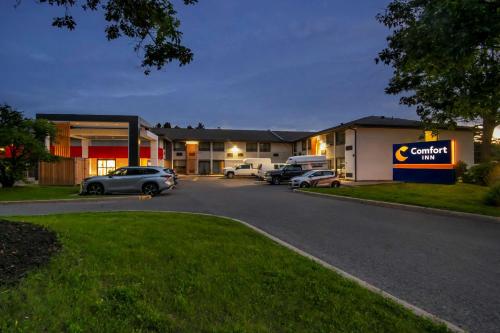 a car dealership with cars parked in a parking lot at Comfort Inn West in Ottawa