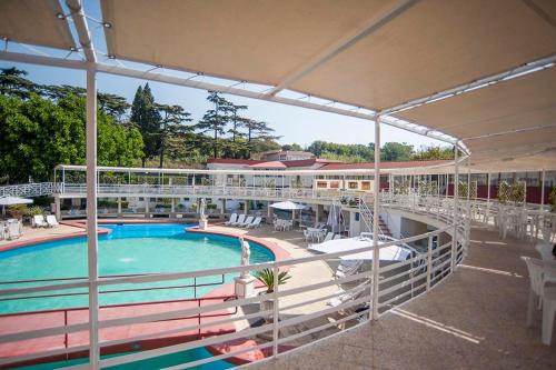 widok na basen w hotelu w obiekcie Villa Dei Misteri w mieście Pompeje