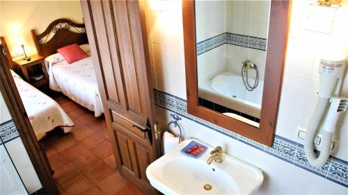 Kúpeľňa v ubytovaní Casa de lujo en el Parque Nacional de Cabañeros
