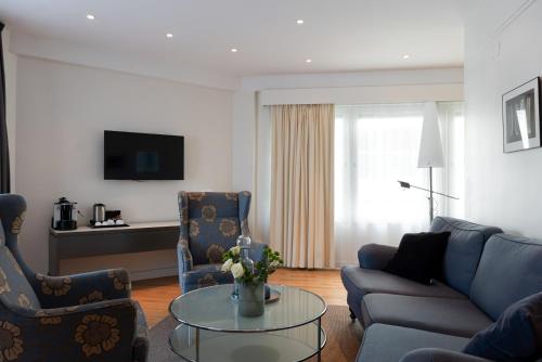 a living room with a couch and a table at Elite Hotel Marina Plaza in Helsingborg