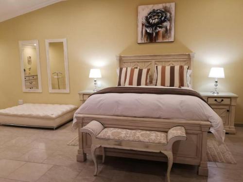 Krevet ili kreveti u jedinici u objektu Rooiberg Resort & Events Venue