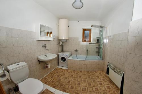 Koupelna v ubytování Apartmany pod Tatrami