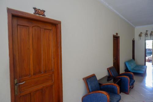 Posezení v ubytování RedDoorz At Hotel Sartika Yogyakarta