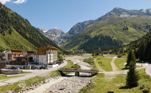 a view of a valley with a mountain at DAS VIER Sport,- und Wellnesshotel in Sankt Leonhard im Pitztal