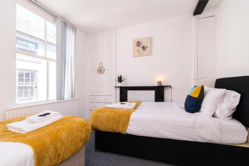 Ένα ή περισσότερα κρεβάτια σε δωμάτιο στο Characterful 2 bed apartment - Spacious & Comfy