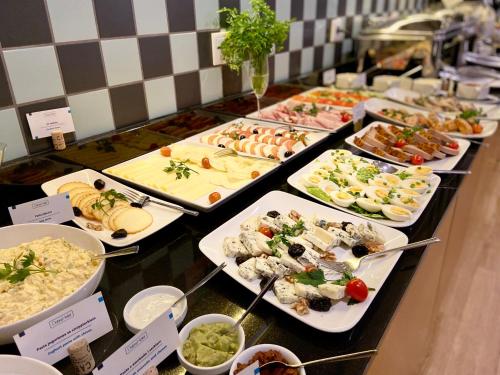 ホテルの敷地内または近くでの食事または食べ物