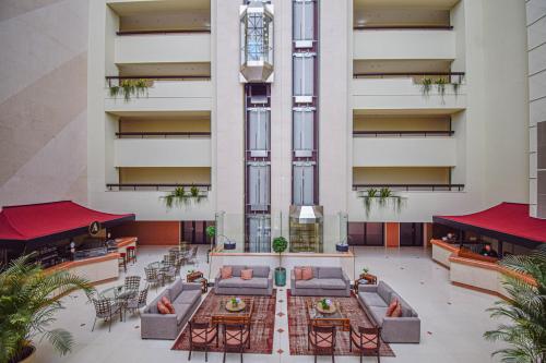 Stylish One Bedroom Apartment with Swimming Pool