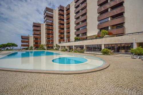 Stylish One Bedroom Apartment with Swimming Pool
