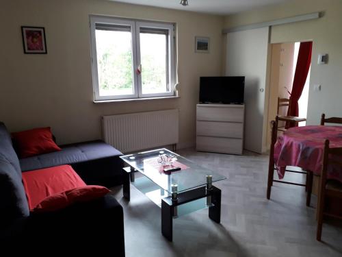 a living room with a couch and a coffee table at Gîte "Le Rucher" in Romanswiller