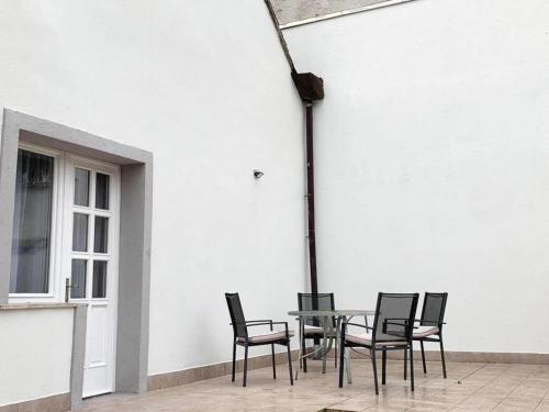 Platános Apartman Tata 2890 Tata, Erzsébet királyné tér 6 kép - 3