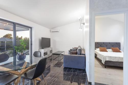 Olive Lounge House