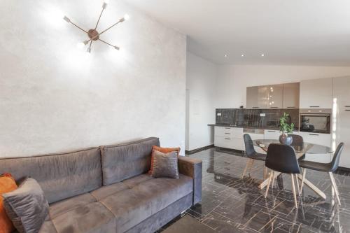 Olive Lounge House