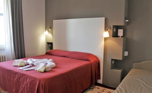Postel nebo postele na pokoji v ubytování Hotel Piccola Firenze