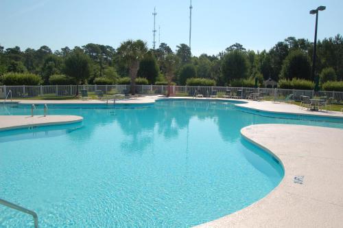 A piscina localizada em True Blue Golf Resort ou nos arredores