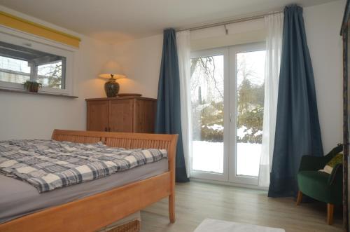 Postel nebo postele na pokoji v ubytování Hoeri Ferienhaus -Lake Constance