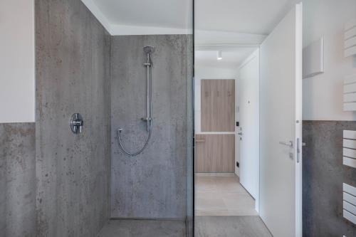 A bathroom at Apartments Curti - Waldgrün