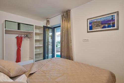 Postel nebo postele na pokoji v ubytování Villa Nika with private heated pool