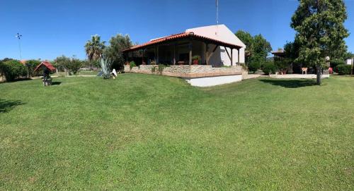 Jardín al aire libre en LOGA PARALIA DIKELLA EVROs