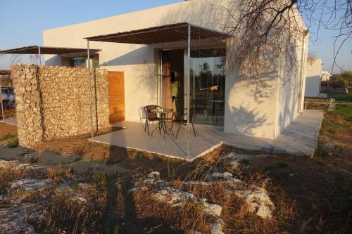 a house with a patio with a table on it at giardino del tempo in Merine