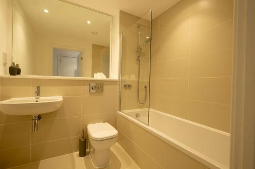 Ένα μπάνιο στο Luxury beach apartment