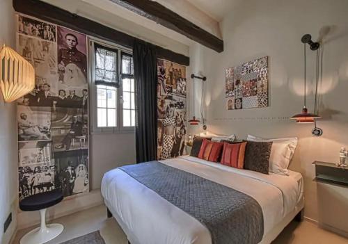 Posteľ alebo postele v izbe v ubytovaní C075-Old Town Cannes - Duplex Apartment