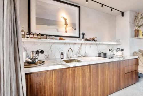 Dapur atau dapur kecil di The Rooftop Suite Luxueuze bohemian Penthouse