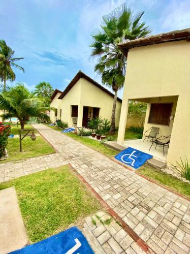 a house with a handicap sign in front of a yard at Pousada e Chalés Recantos do Mar in Barra Grande