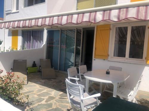 Rez-de-chaussée à 300M de la mer commerce 150M