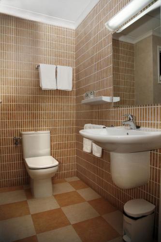 a bathroom with a toilet and a sink at Hotel Rosa Nàutica in Malgrat de Mar