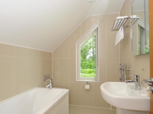 Ένα μπάνιο στο Swandown, 12A Goldenhaye