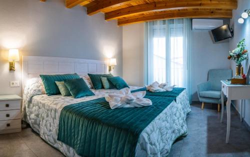 Posteľ alebo postele v izbe v ubytovaní Apartamentos Turísticos El Altozano