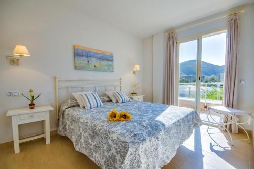 A bed or beds in a room at Ideal Property Mallorca - Tarongina